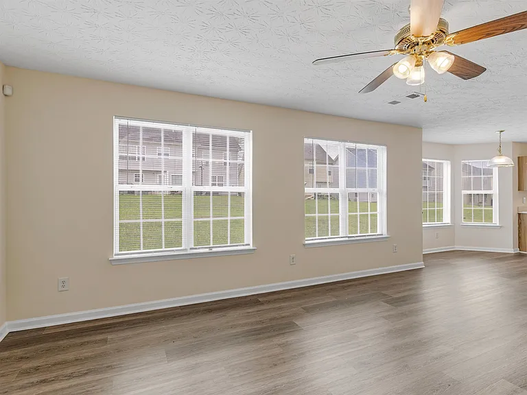 310 Sarasota Ln — Photo 18