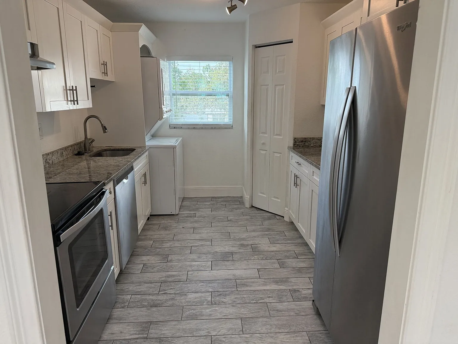 2 bed, 2.0 bath, 873 sqft, $1,695 — Photo 3