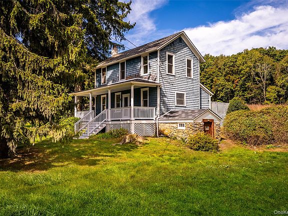 4th image of 672 Tower Hill Road
