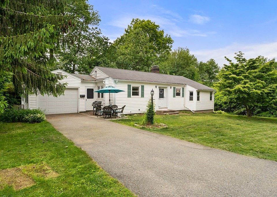 4 Crestwood Rd, Paxton, MA 01612 | Zillow