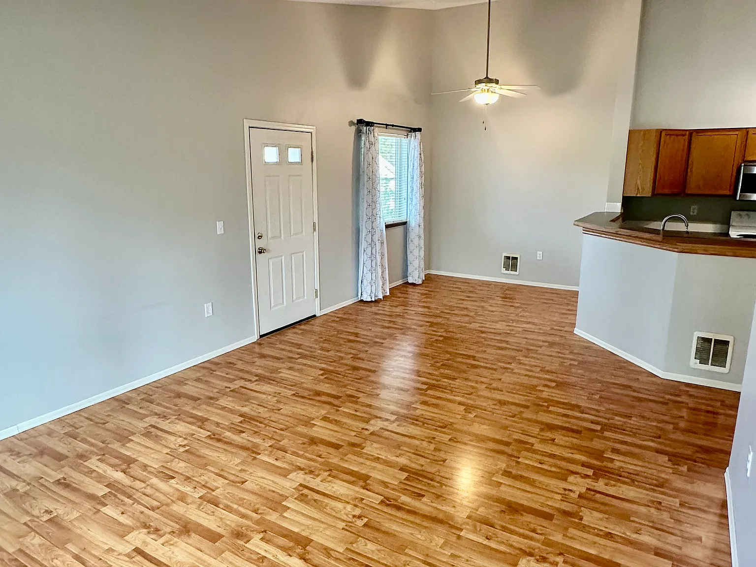2 bed, 966 sqft, $1,450 — Photo 4