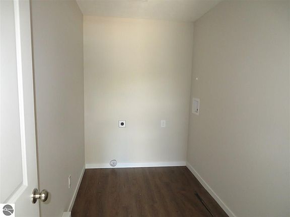 4th image of 9144 Center Place Dr