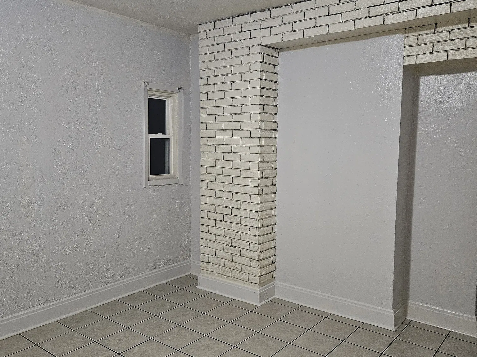 3 bed, 1100 sqft, $1,300 — Photo 2