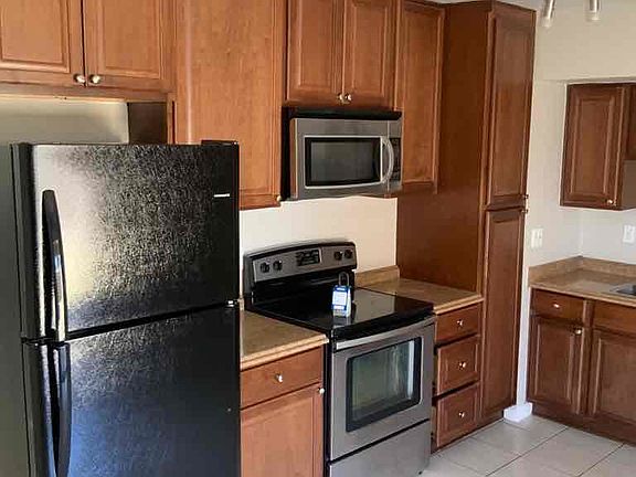 4th image of 1659 W 6th Dr