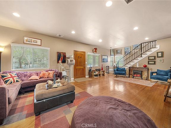 4th image of 2516 Elsinore St