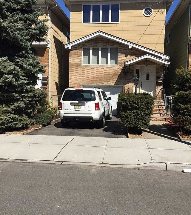 2nd image of 218 Bergen St