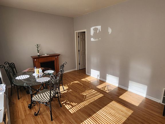 Dining Room
14'4" x 10'3"