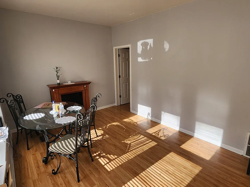 Dining Room
14'4" x 10'3"