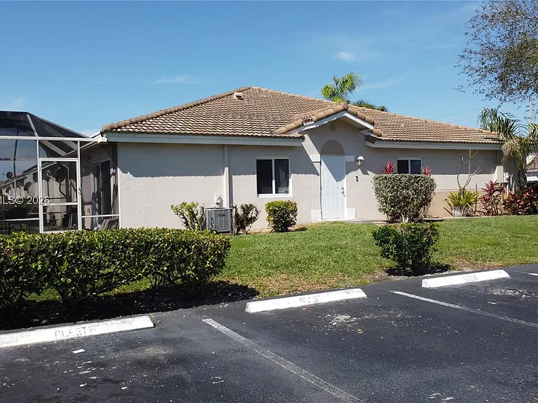 11688 SW 17th Ct #11688 — Photo 39