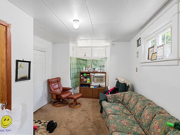 4th image of 330 Sherburne Ave
