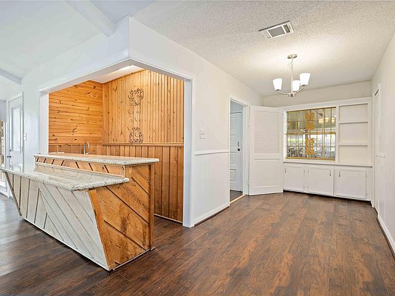 5th image of 10102 Buffum St