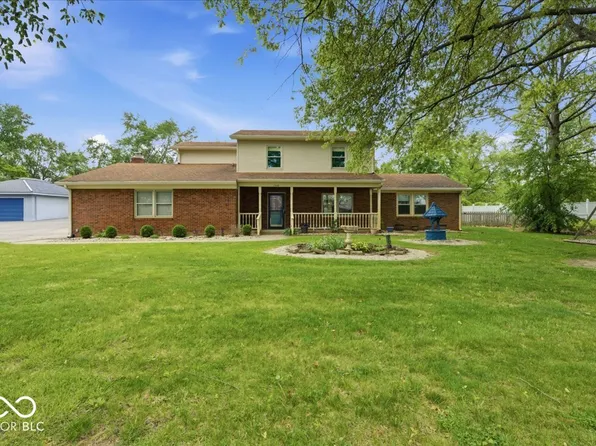 1343 S Buttercup Dr, New Palestine, IN 46163