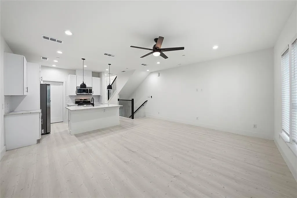 2 bed, 2.5 bath, 1755 sqft, $2,850 — Photo 3