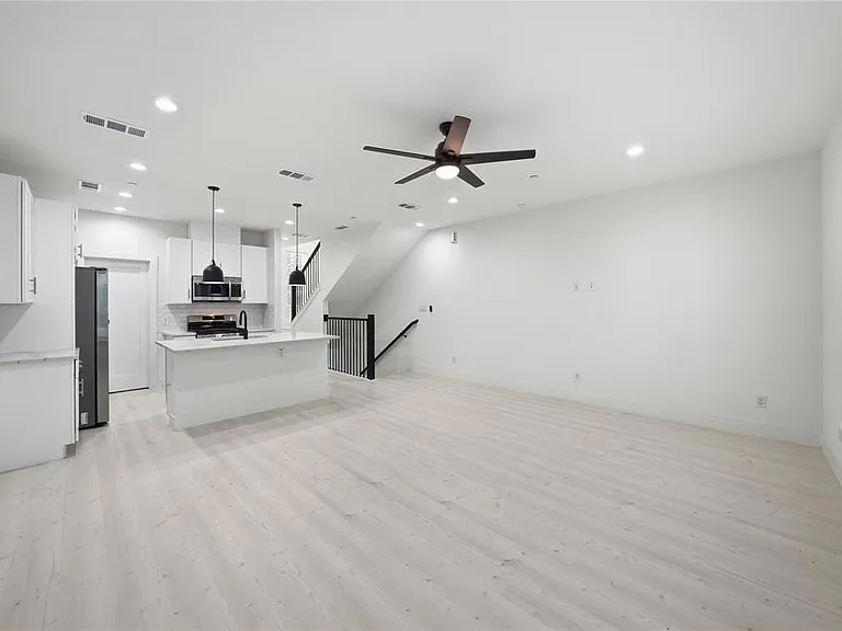 7207 Mohawk Dr #106 — Photo 3