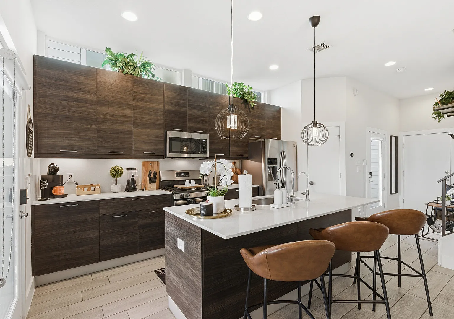5 mins to Downtown | Tesla Charger | Sleeps 6 — Photo 2