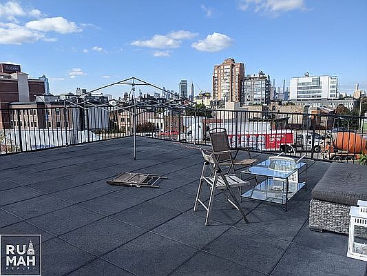 3rd image of 638 Lorimer St #2A