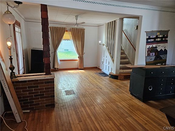 5th image of 351 Lillian Ave