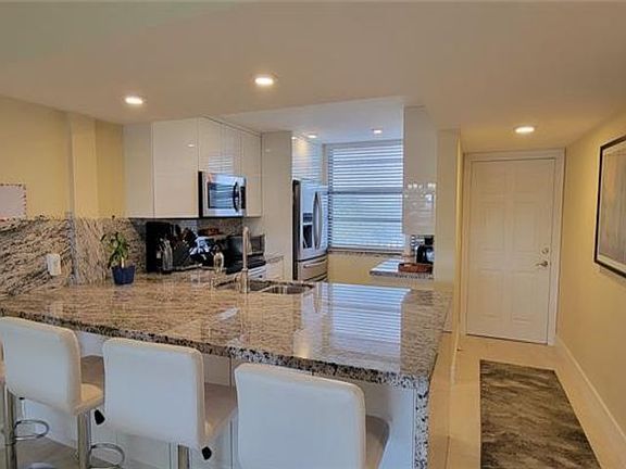 3rd image of 1530 Whitehall Dr #40E