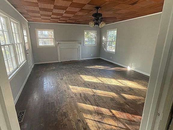 5th image of 405 Peachtree St E