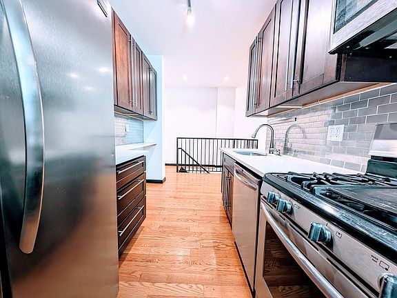 3rd image of 320 Lincoln Pl APT F