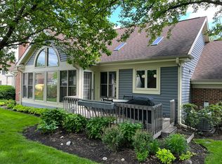 2235 N Lake Shore Cir, Arlington Heights, IL 60004