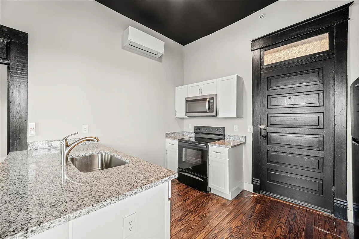 1 bed, $1,050 — Photo 3