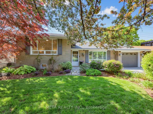 1337 Melton Dr, Mississauga, ON L4Y 1L6