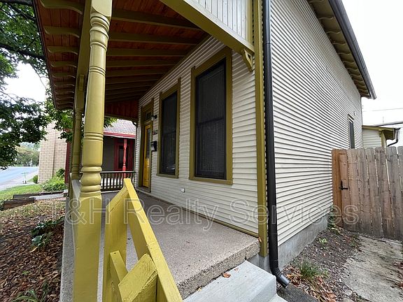 3rd image of 563 N Highland Ave