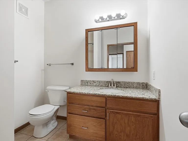 Crown Villa Apartments — Photo 19
