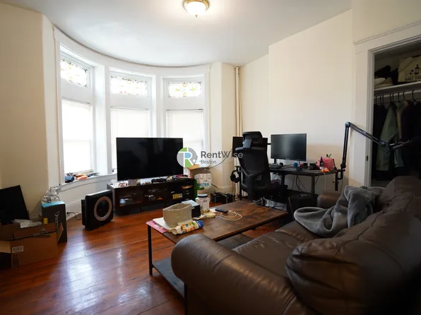 77 Brighton Ave, Allston, MA