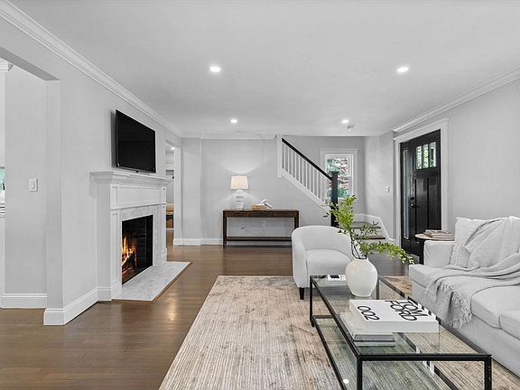 3rd image of 160 Forest Hill Ave