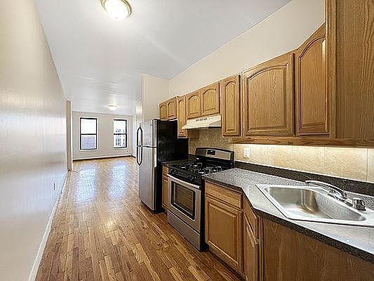 3rd image of 1728 Amsterdam Ave APT 4A