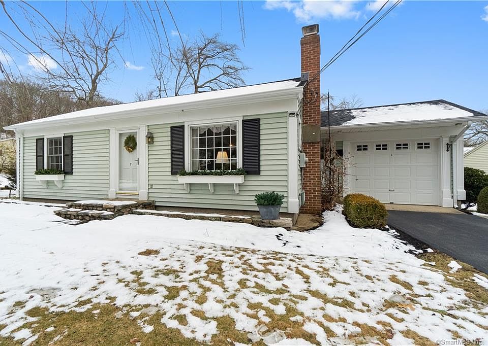 7 Pennicott Rd, Quaker Hill, CT 06375 Zillow