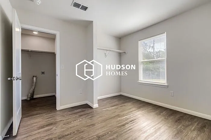 417 Meander St — Photo 8