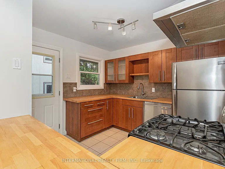 323 Lanark Ave N — Photo 14