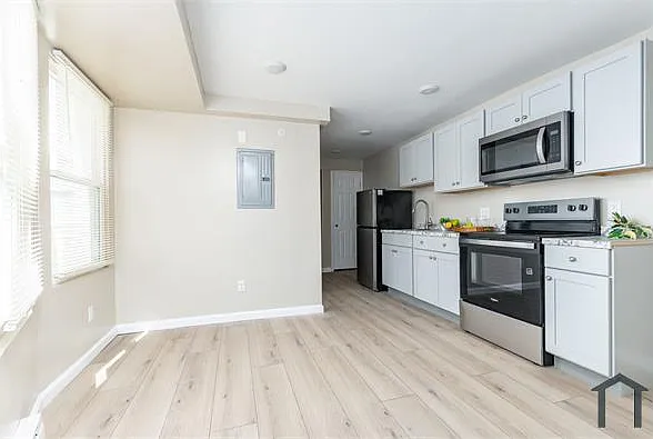 4713 Penn St #E — Photo 12