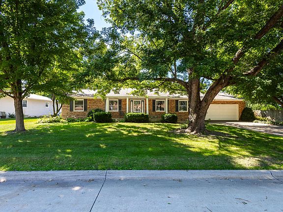 3rd image of 714 Cardinal Ct