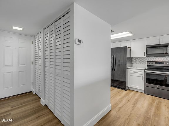 4th image of 3131 S Ridgewood Ave #4120