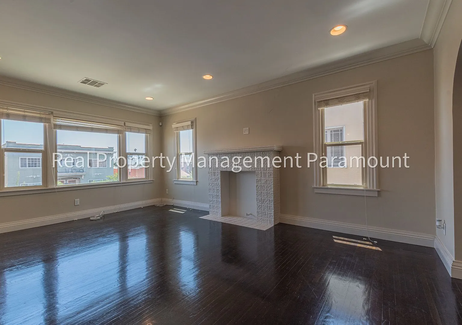 1925 South Harcourt Avenue, — Photo 4