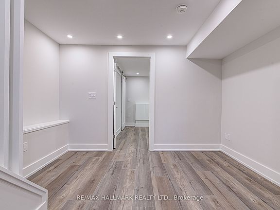 3rd image of 924 Broadview Ave #B