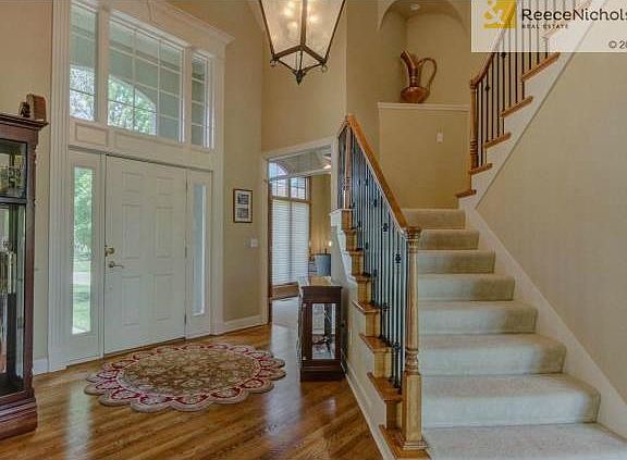 Grand entry! 18' ceilings, hardwoods, spindles...stunning!
