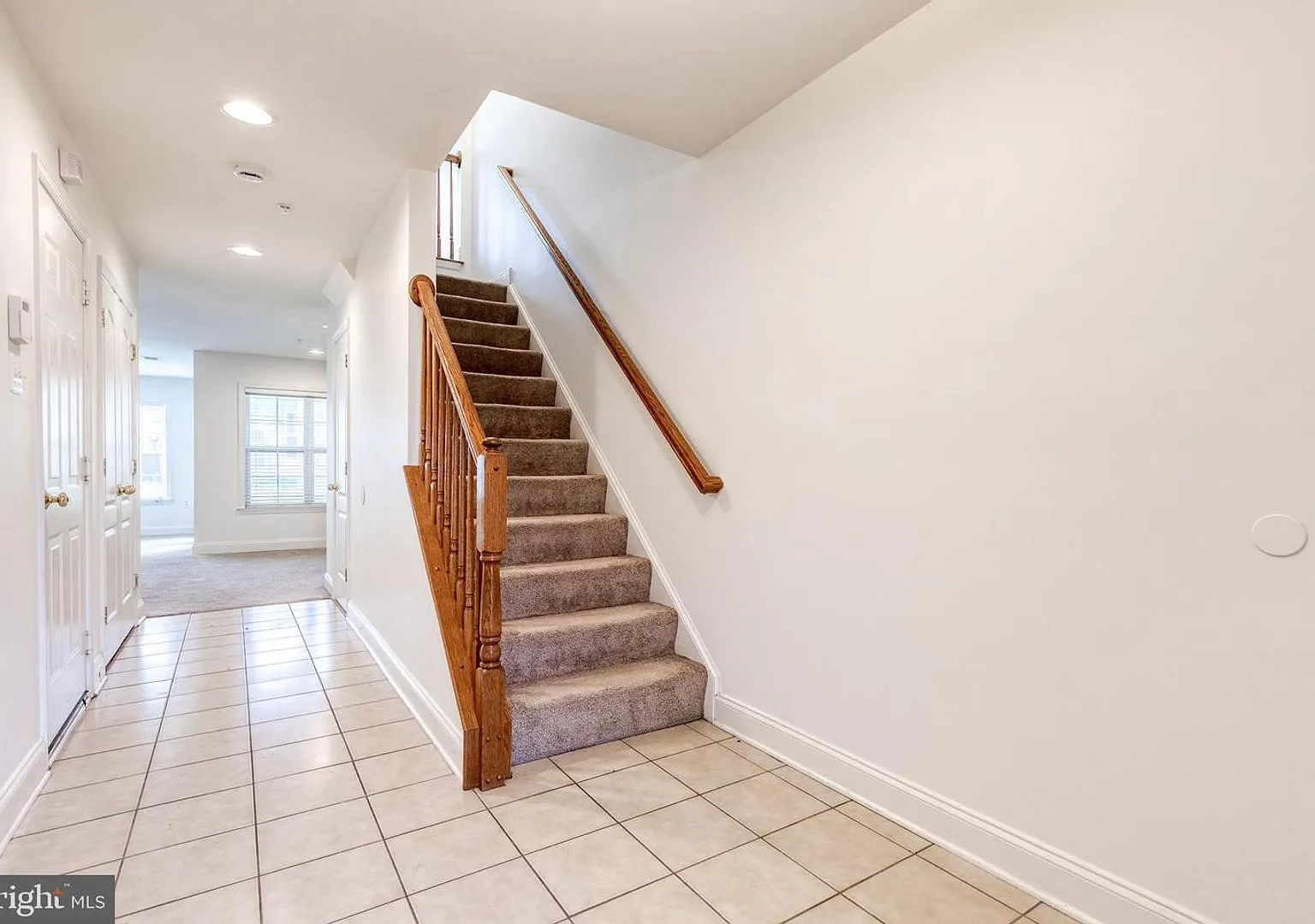 Stunning 3bd 2.5bth Garage Townhome in Owings Mills — Photo 2