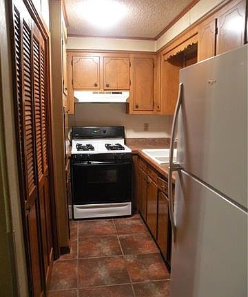 3rd image of 42075 Garden Dr