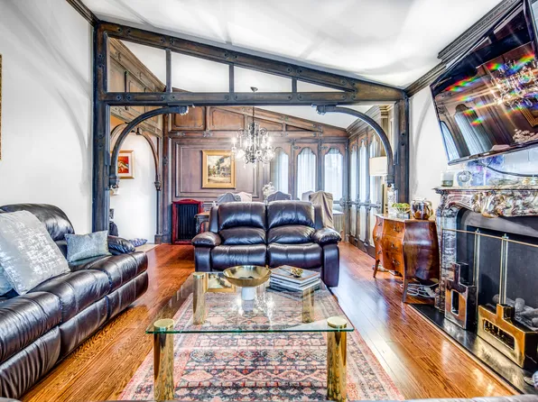 226 Whitman Drive image 1 of 20