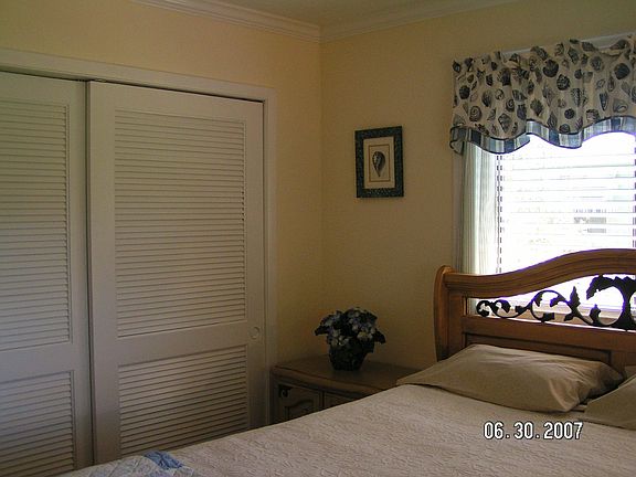 LIGHT AND BRIGHT ROOMS