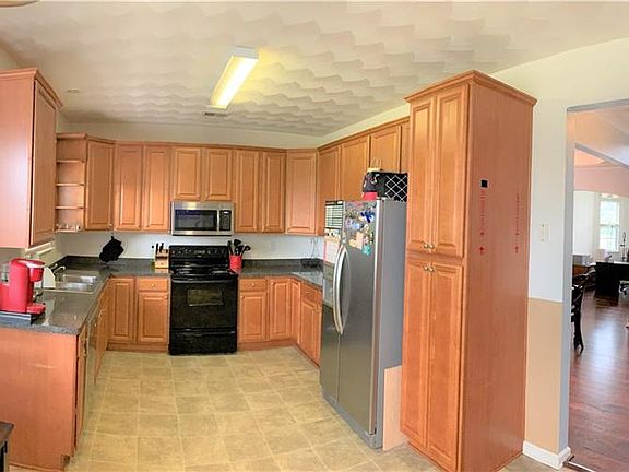 3rd image of 803 Westcove Ln