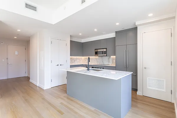 Rented by Bond New York | media 76