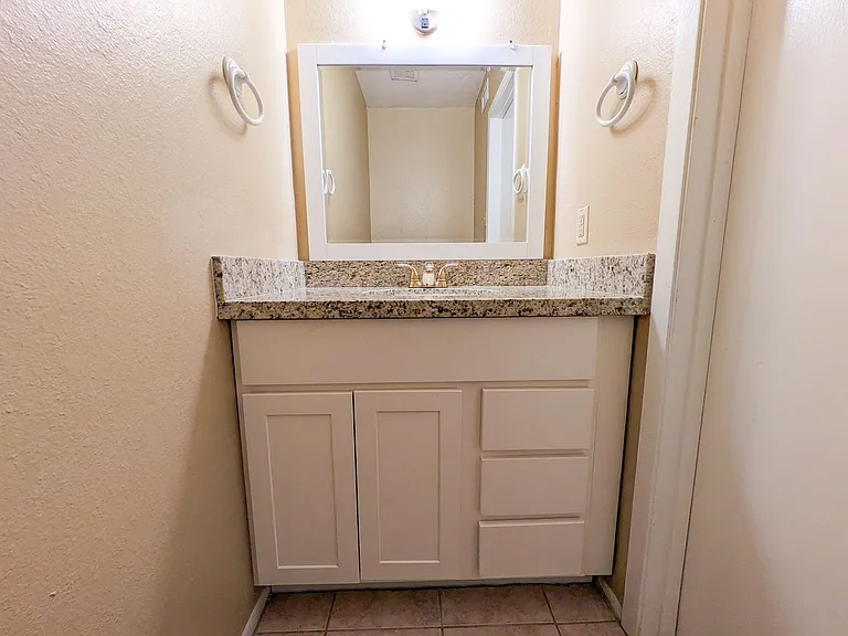 2700 N 16th St #21 — Photo 10