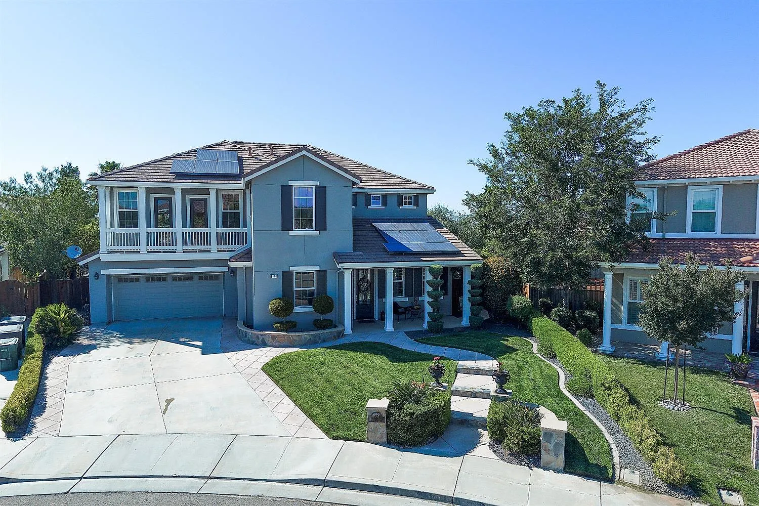 1401 Biarritz St photo 1