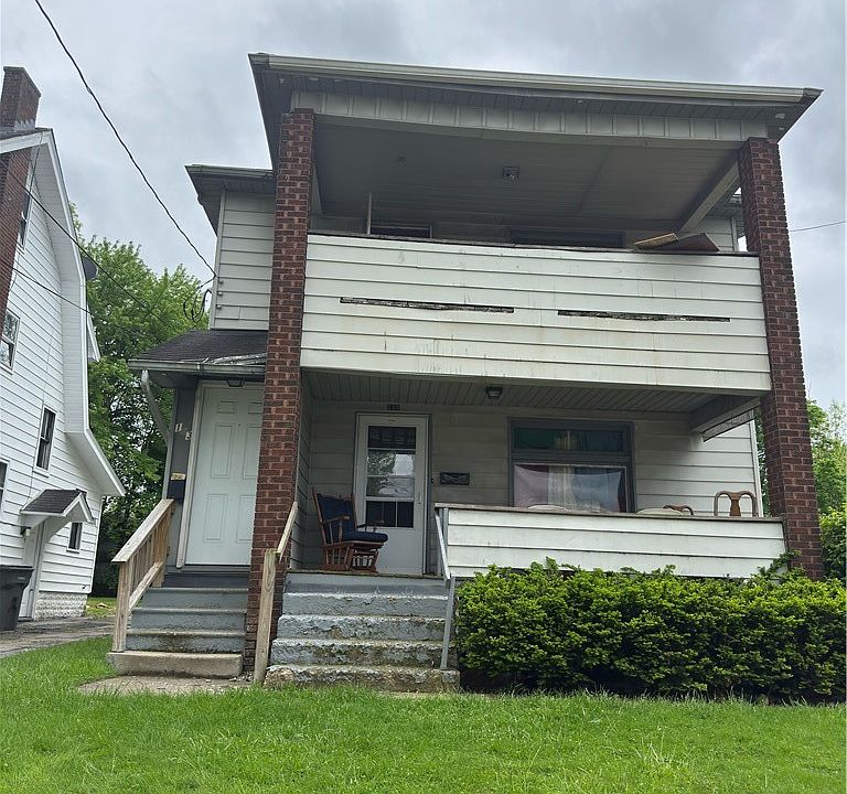 1st image of 131-133 E Ravenwood Ave